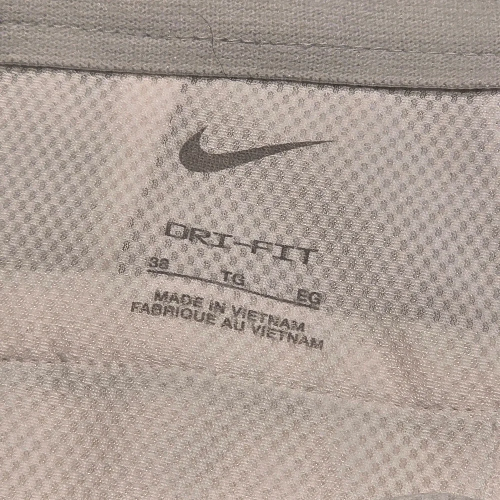 Nike Golf Mens Shorts White Performance Flat Front Size 38 Active Dri Fit Resort